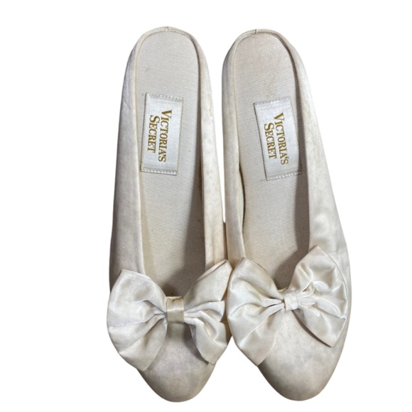 Victoria's Secret Women's Vtg 80s Gold Label Satin Bow Heels Slippers Size 7-8 - Picture 2 of 12